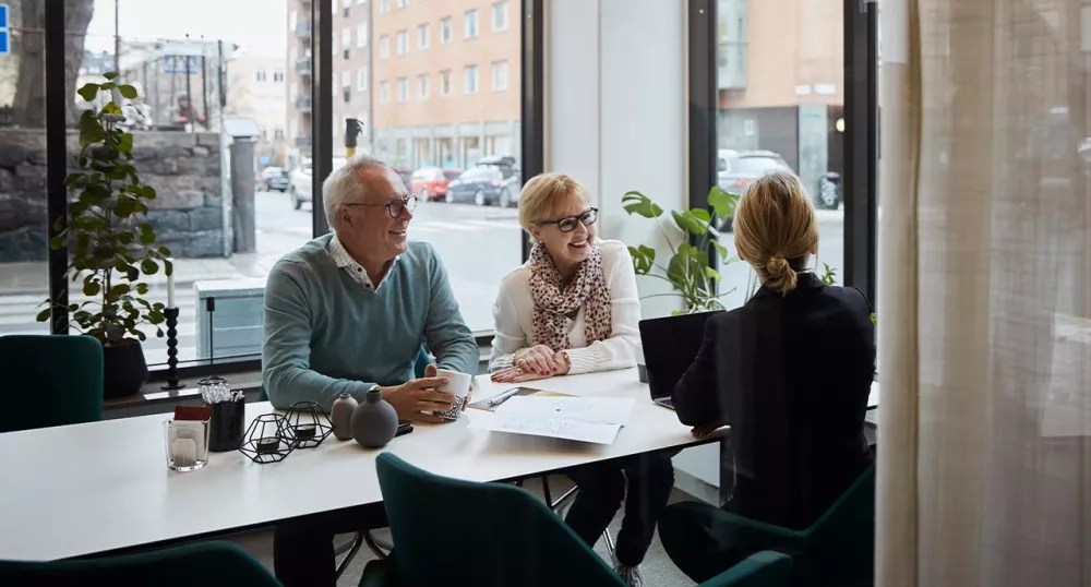 Two retirees meeting with financial advisor